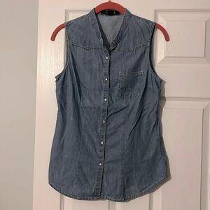 Forever 21 Sleeveless Pearl snap front denim top